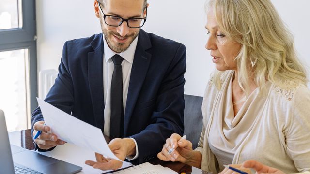 Business advisers comparing options